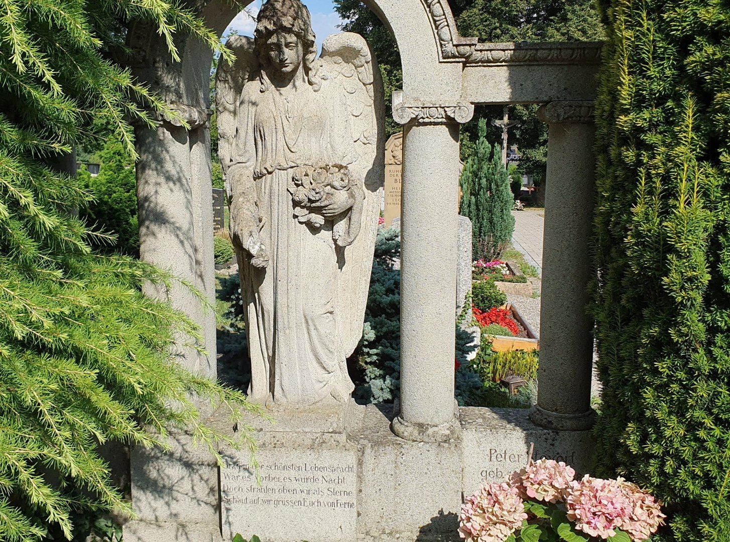 Weiter zu Grabsteine