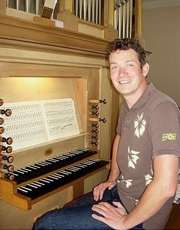 Organist Peter Maier