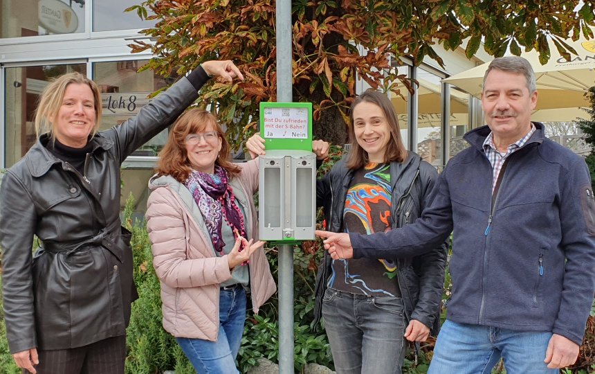 Team mit Kippster am Bahnhof